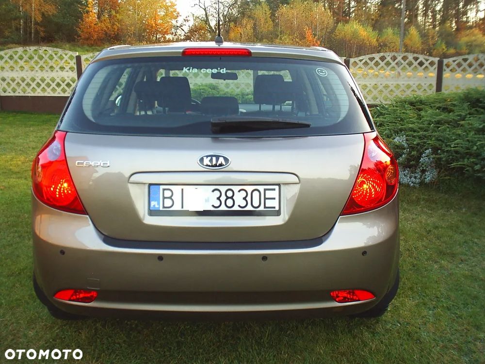 Kia Ceed 2009 photo 2