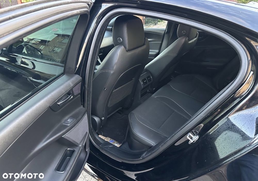 Jaguar XE 2.0 D R-Sport - 23