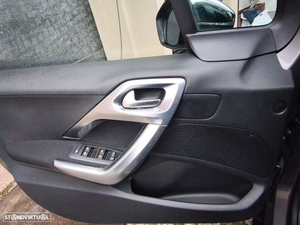 Peugeot 2008 1.2 PureTech Allure - 12