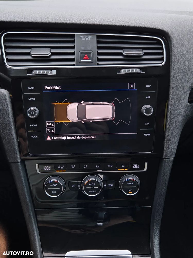 Volkswagen Golf 1.6 TDI DSG Sound - 16