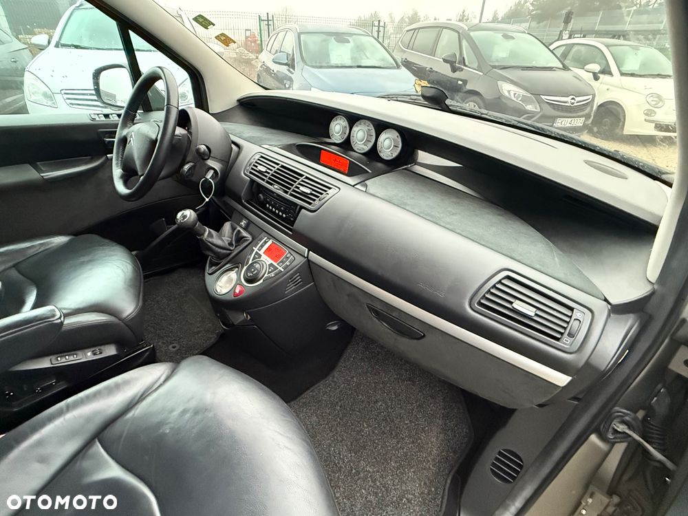 Citroën C8 2.0 16V Style - 29