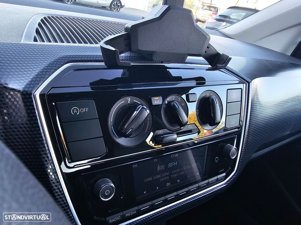 VW Up! 1.0 Move Color - 13