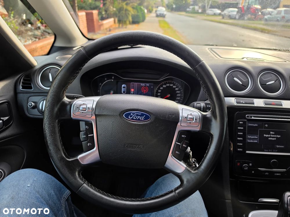 Ford S-Max - 17
