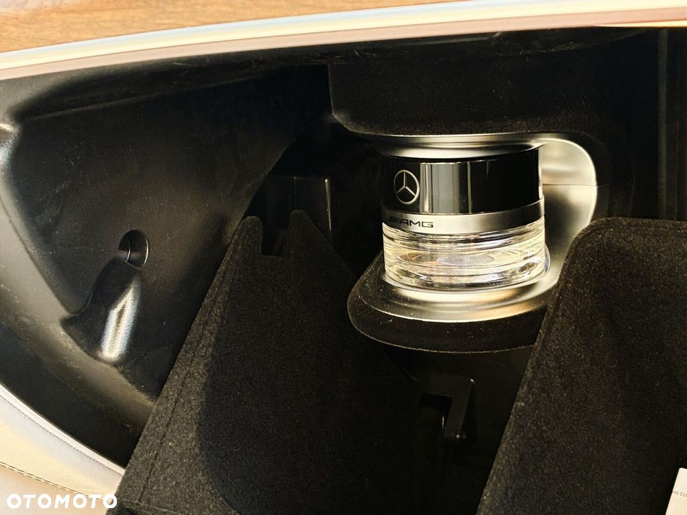 Mercedes-Benz GLS - 25