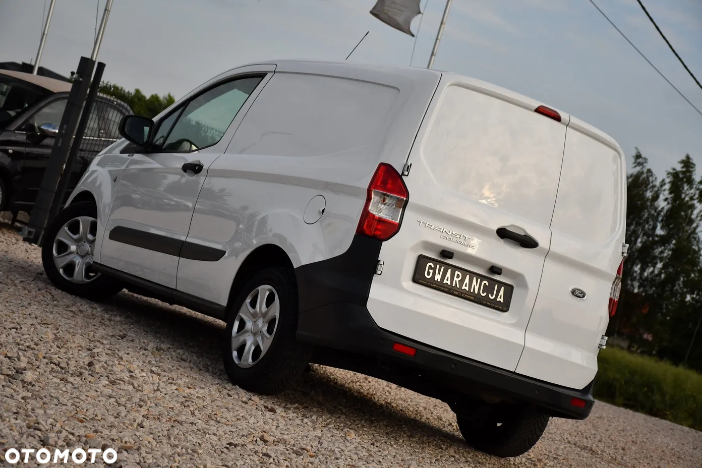Ford Transit Courier - 18