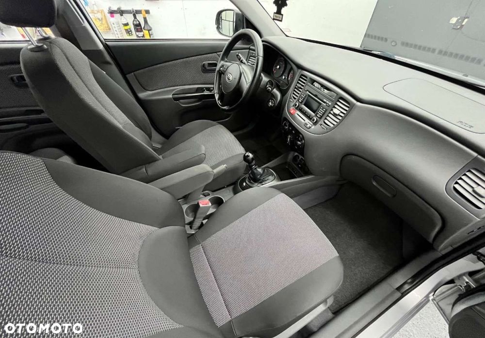 Kia Rio - 21