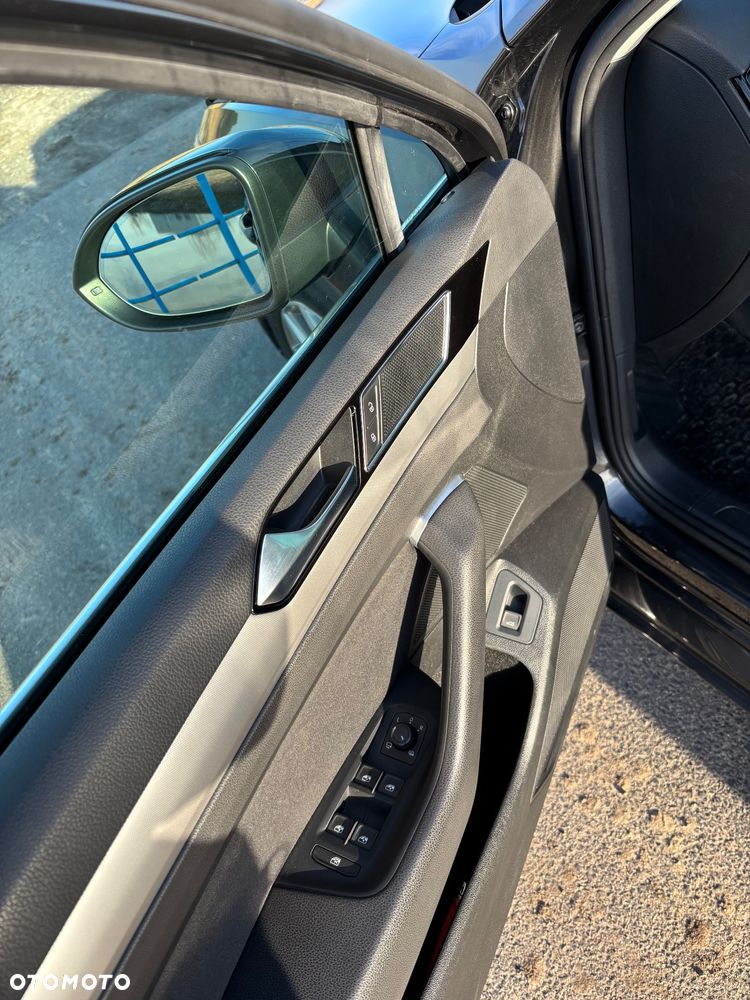Volkswagen Passat - 15