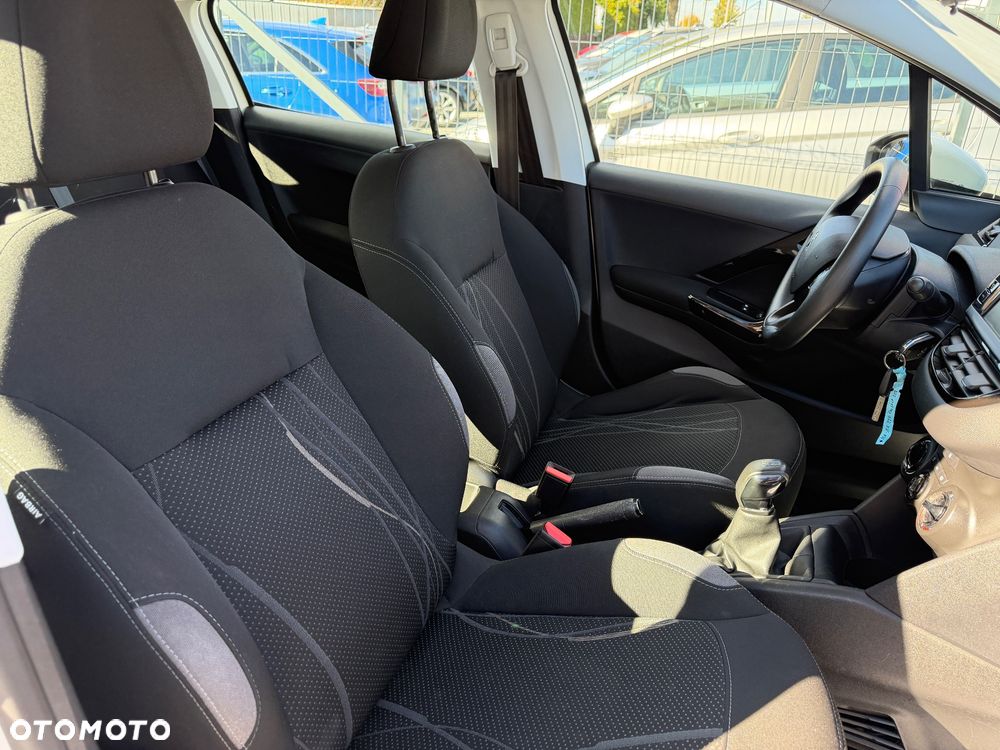 Peugeot 208 - 21
