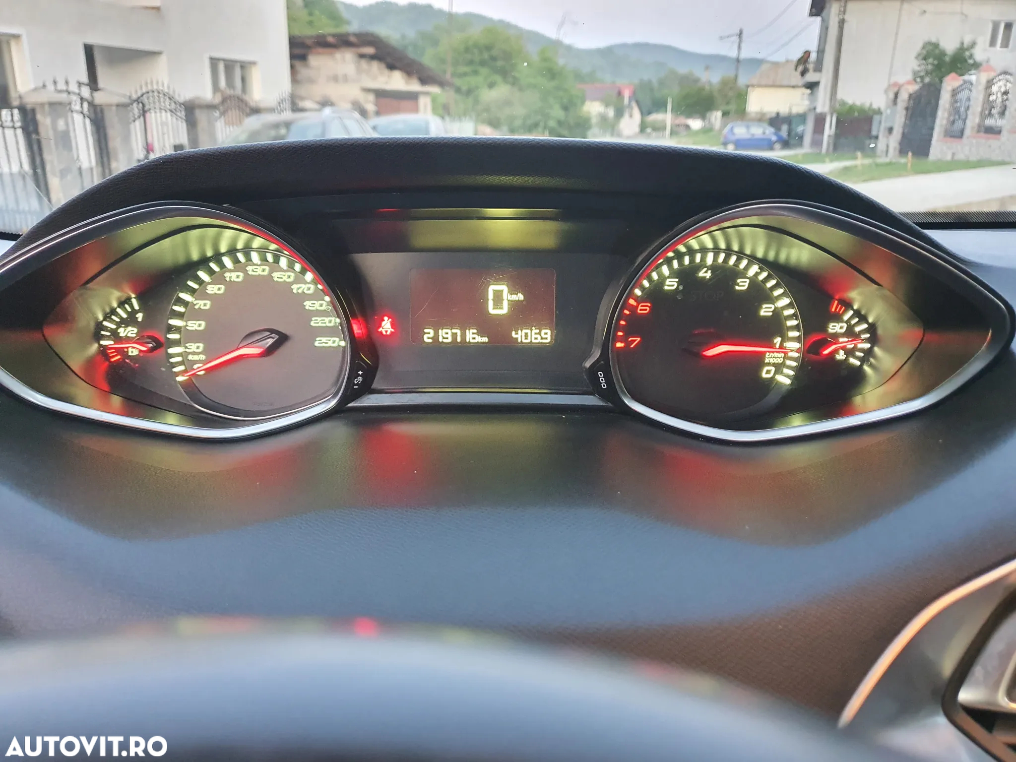 Peugeot 308 1.2 L PureTech Turbo Access - 17