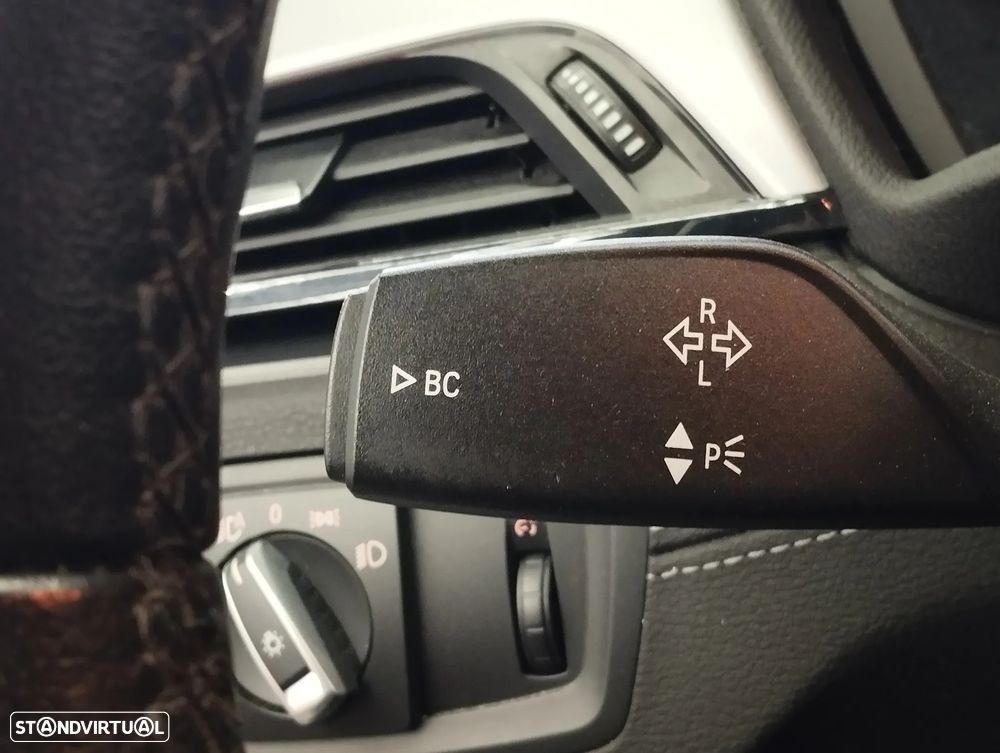 BMW X2 18 d sDrive Auto — fotografia 25