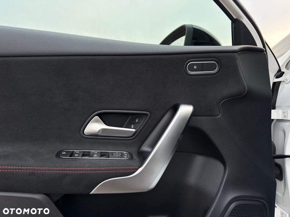 Mercedes-Benz Klasa A 220 4-Matic AMG Line 8G-DCT - 13