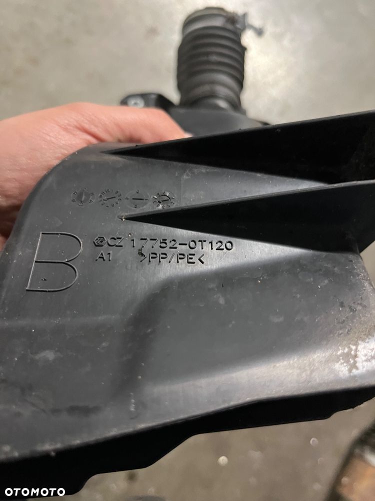 Wlot łapacz powietrza Toyota Corolla E21 - 3