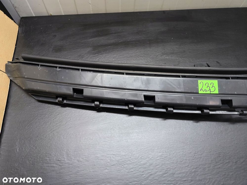 MERCEDES W246 MOCOWANIE GÓRNE ZDERZAKA PRZÓD Z USZCZELKĄ A2468850365 - 2