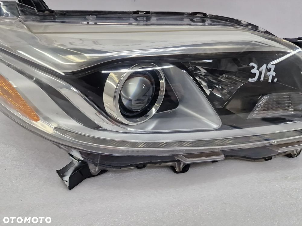 TOYOTA SIENNA SE 15- PRAWA LAMPA PRZEDNIA PRZÓD , NR AUKCJI LA317 - 6