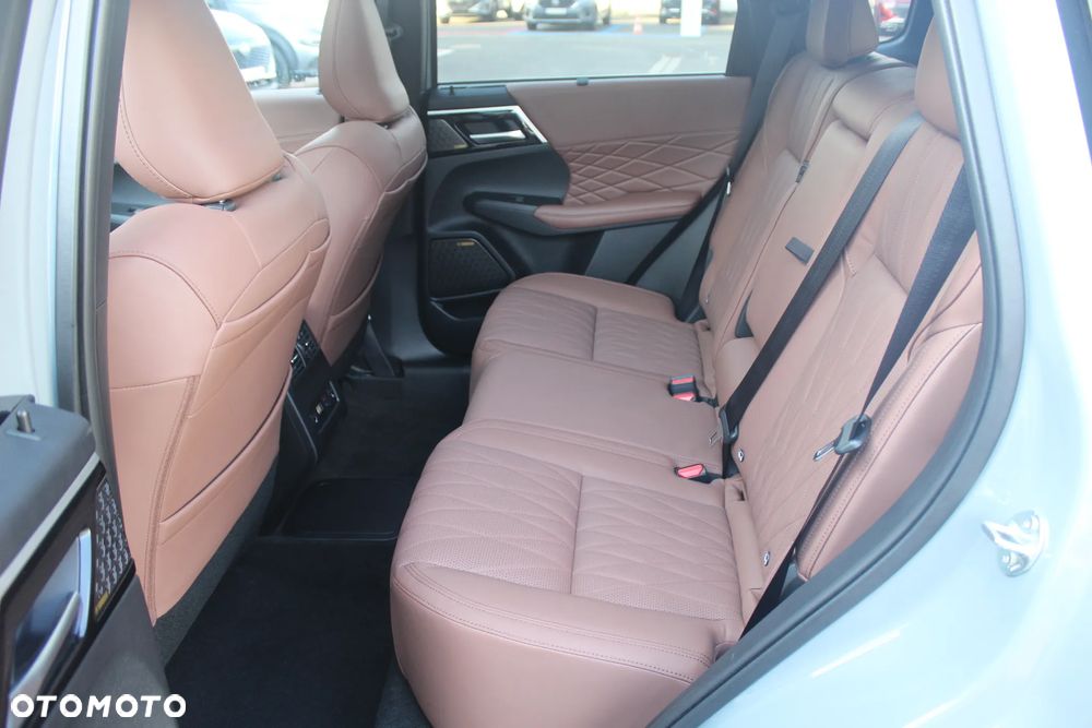 Mitsubishi Outlander Instyle Plus - 12