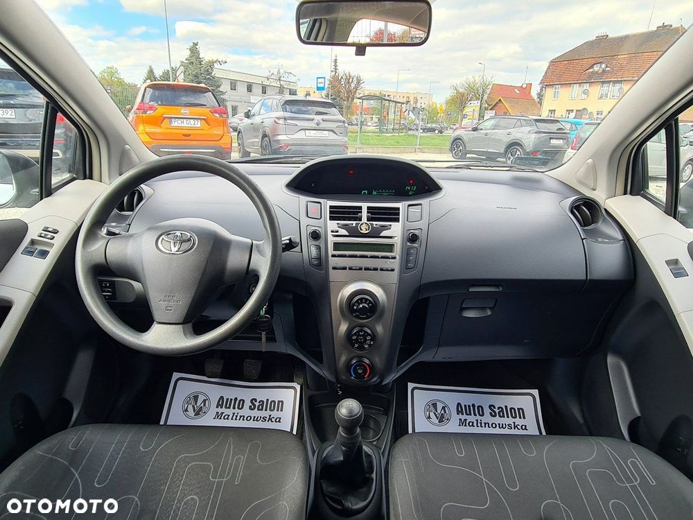 Toyota Yaris 1.0 Luna A/C - 11
