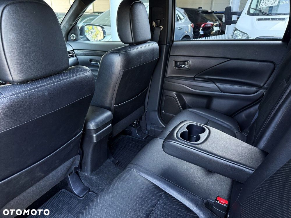 Mitsubishi Outlander 2.0 Intense Comfort 4WD CVT - 28