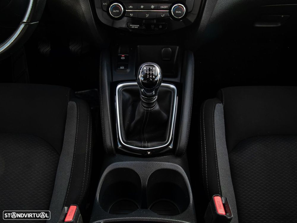 Nissan Qashqai 1.5 dCi N-Connecta J18 - 32