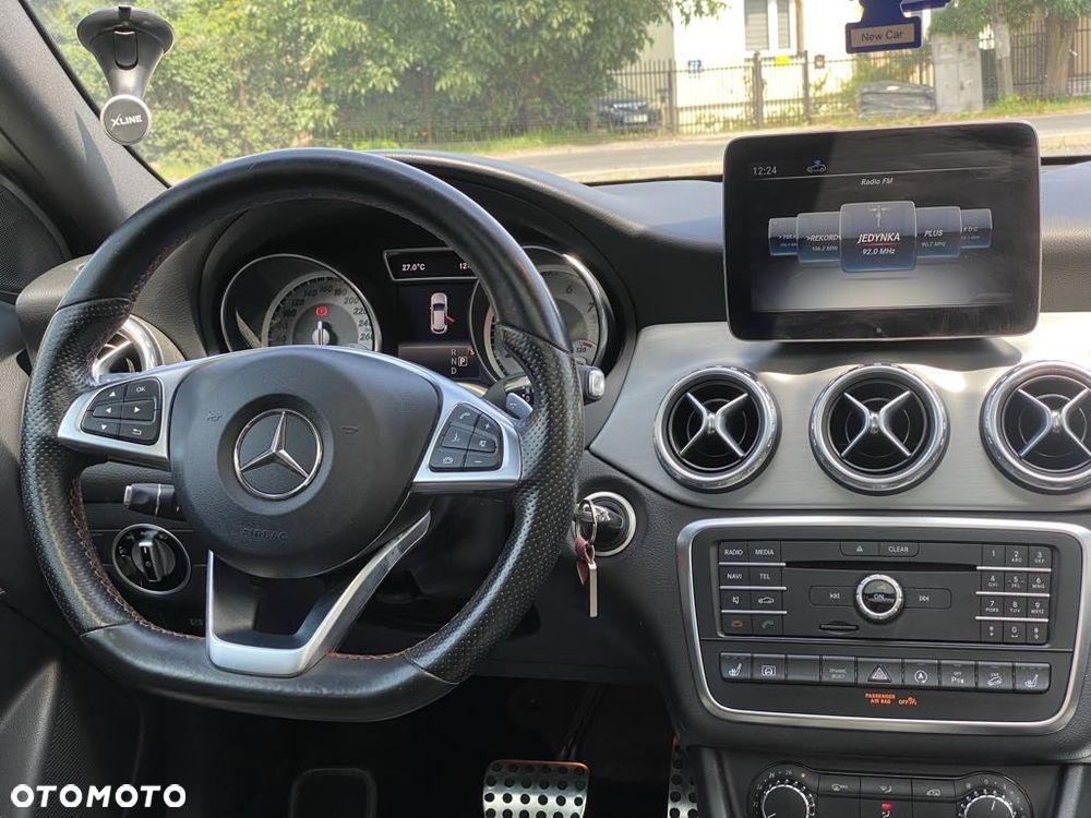 Mercedes-Benz GLA 250 4-Matic AMG Line - 23