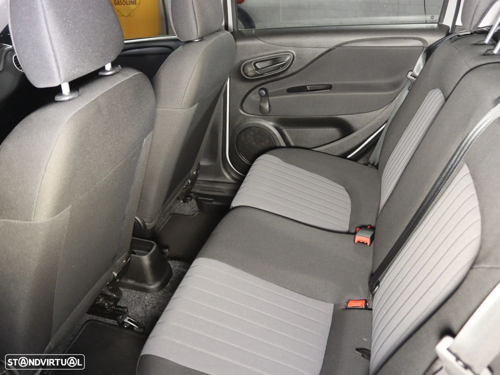 Fiat Punto 1.3 M-Jet Lounge S&S - 10