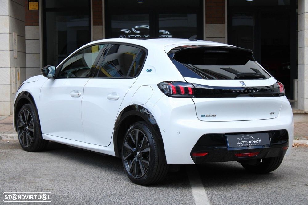 Peugeot e-208 GT+ - 13