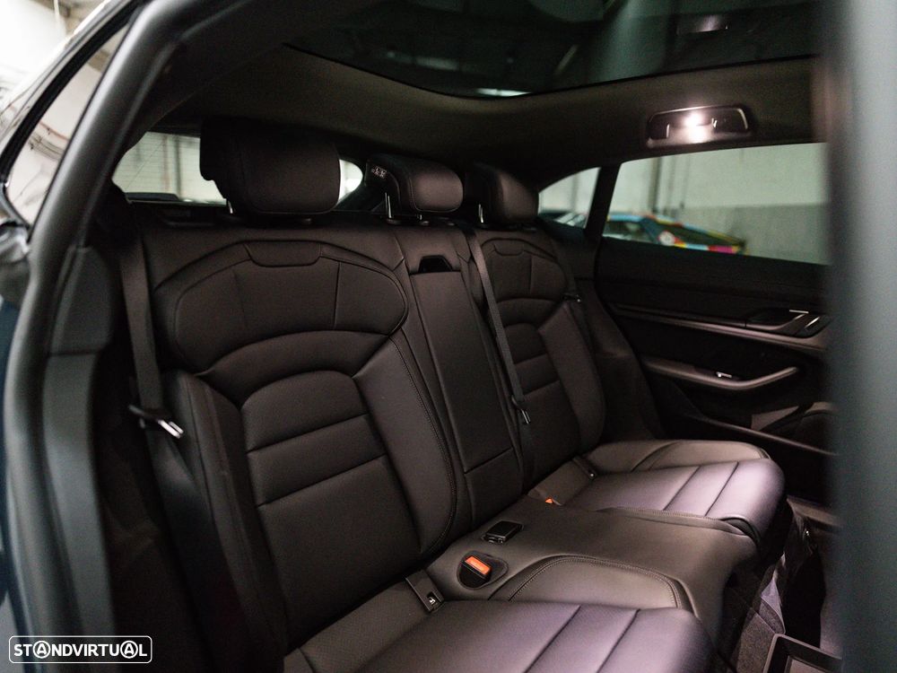 Porsche Taycan Sport Turismo 4S Black Edition - 31
