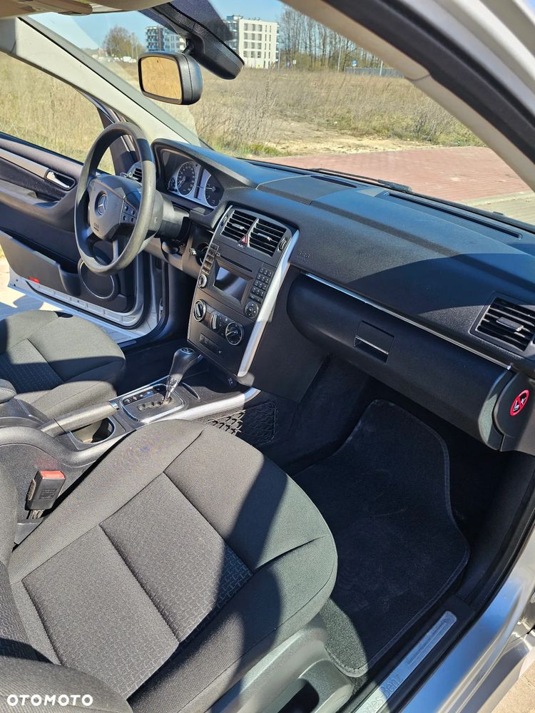 Mercedes-Benz Klasa B 180 CDI Autotronic - 19