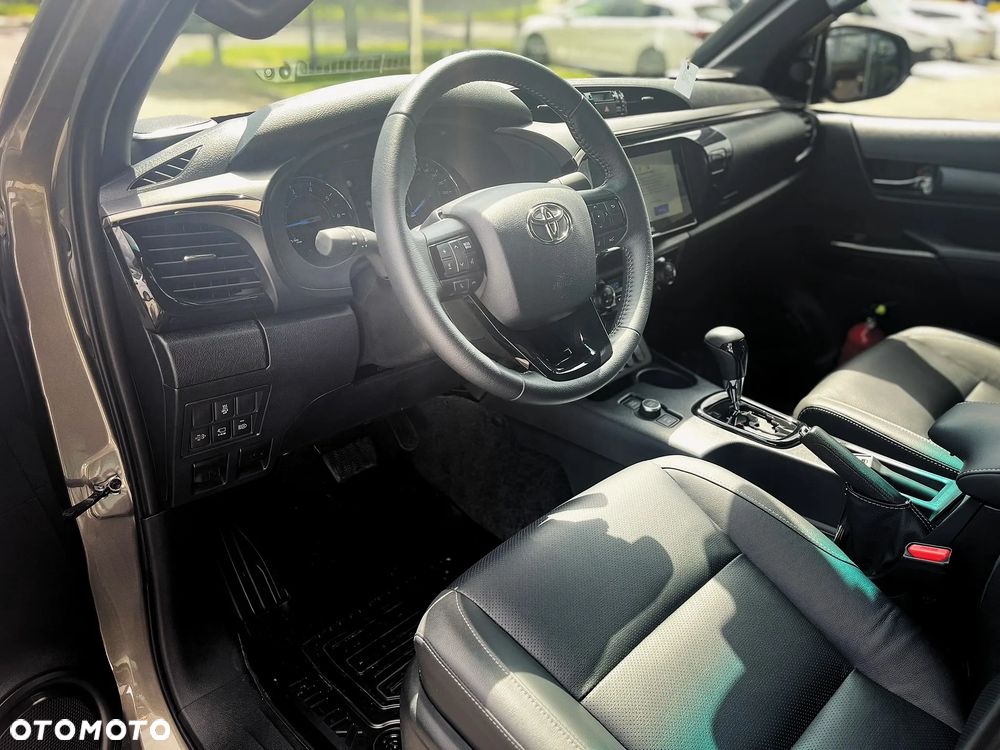 Toyota Hilux - 10