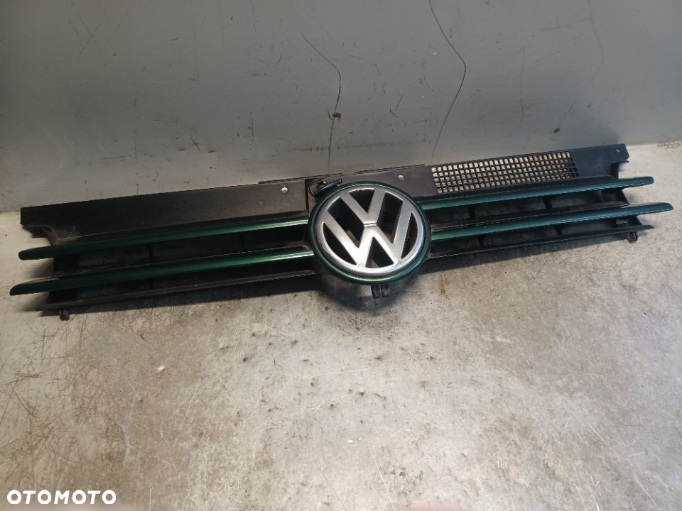 GRILL ATRAPA PRZÓD VOLKSWAGEN GOLF IV ZNACZEK LC6N - 2