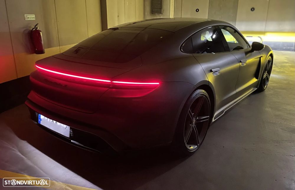 Porsche Taycan Turbo S - 7