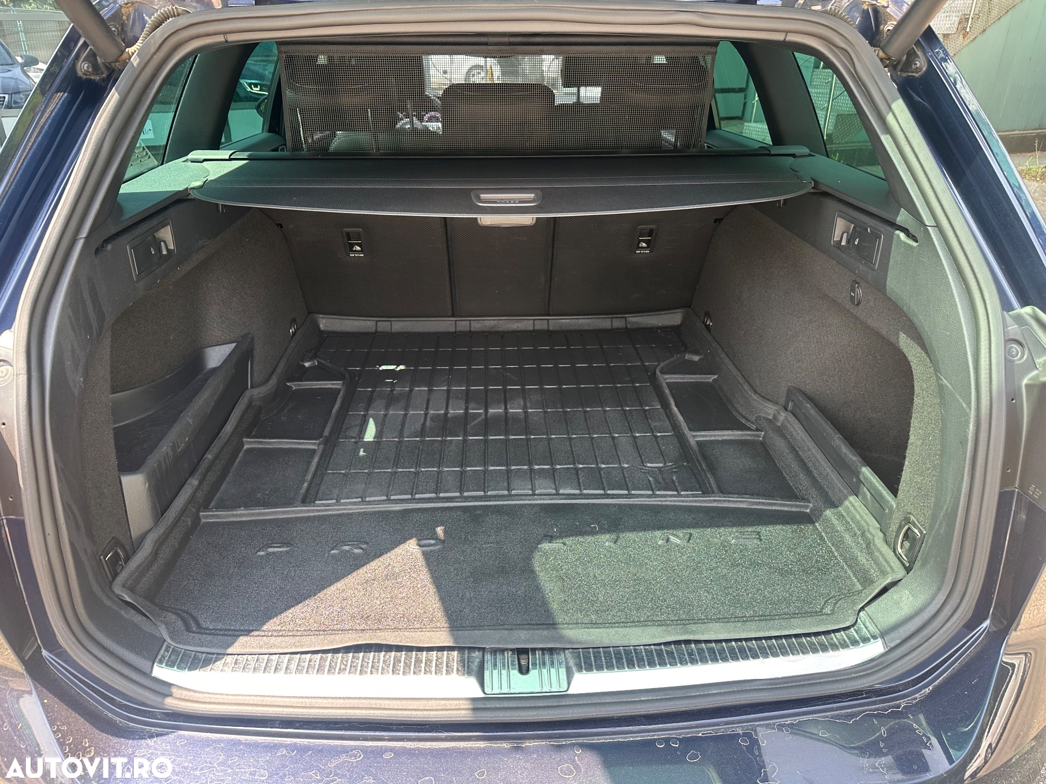 Volkswagen Passat Variant 2.0 TDI DSG 4Motion R Executive - 10
