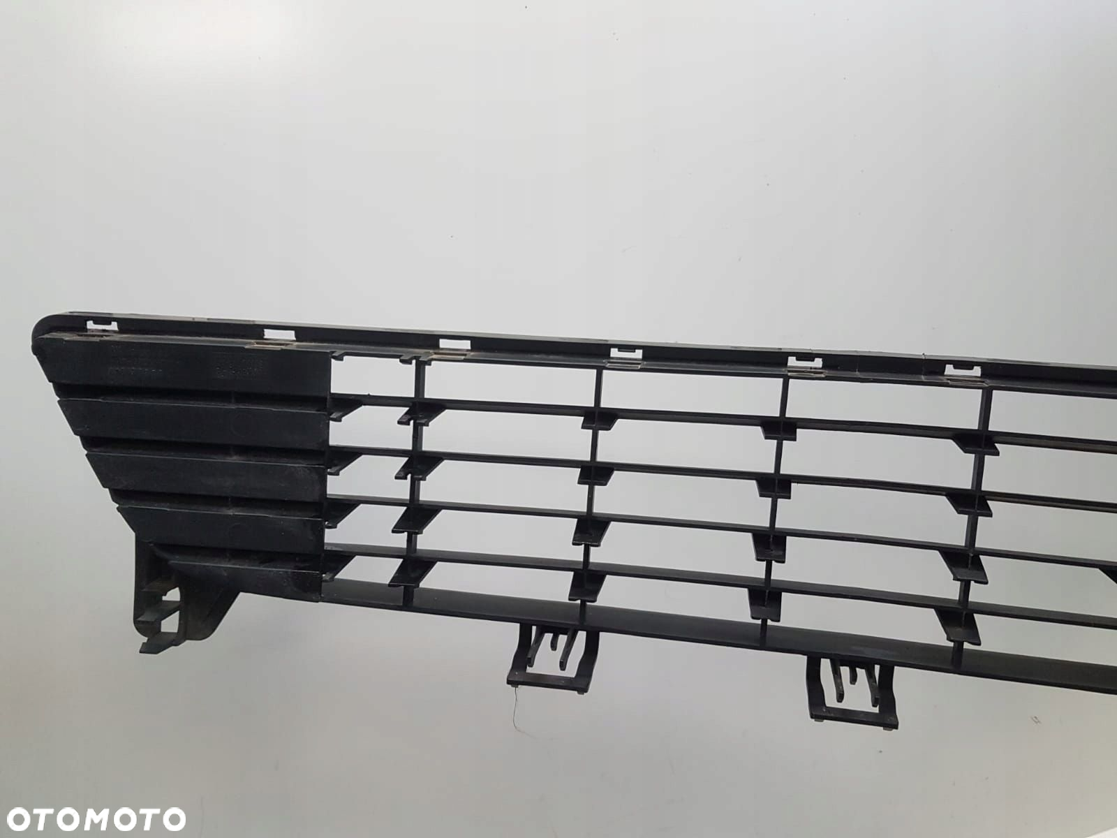 MERIVA LIFT 05- KRATKA ŚRODKOWA ZAŚLEPKI HALOGENU - 4