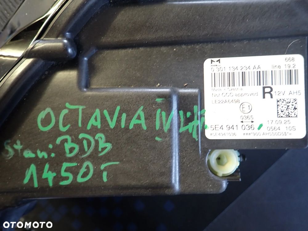 SKODA OCTAVIA IV LAMPA PRAWY PRZÓD LIFT 5E4 941 036 IDEALNA - 3