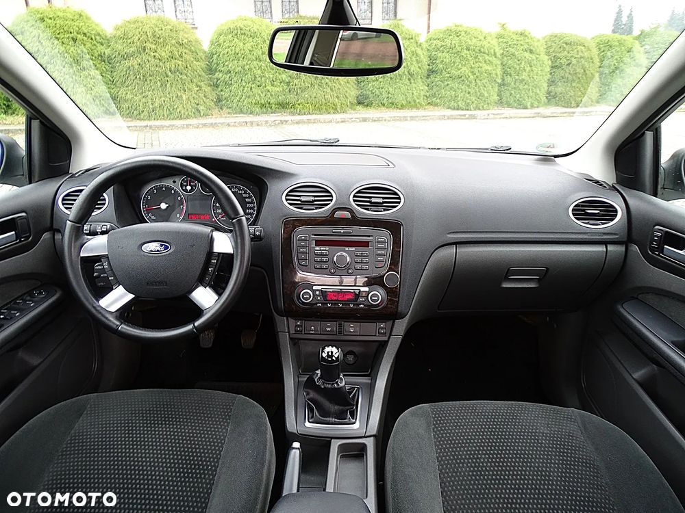 Ford Focus 1.8 FF Ghia - 29