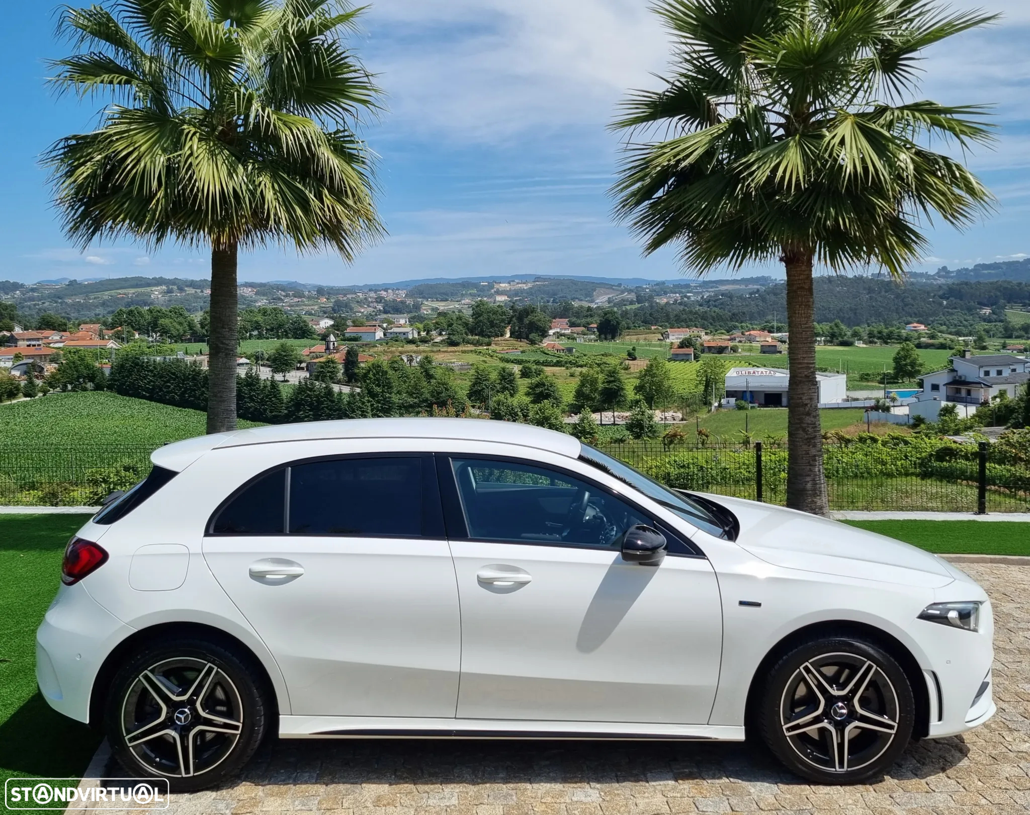 Mercedes-Benz A 250 e AMG Line - 13