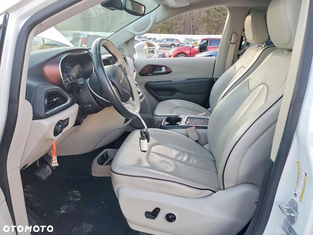 Chrysler Pacifica - 7