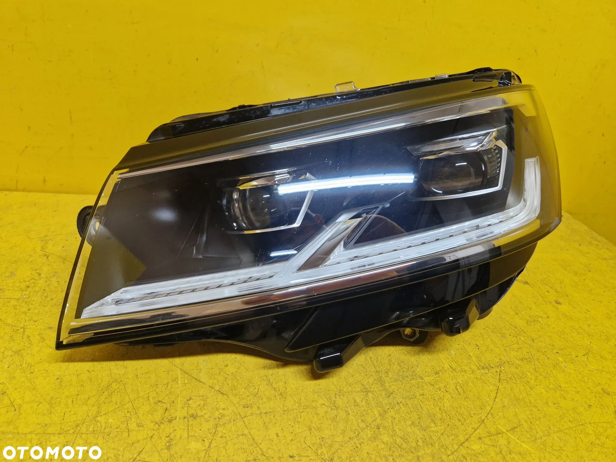 VW T6.1 MULTIVAN LAMPA LEWA PRZOD FULL LED 7L1941035D - 1