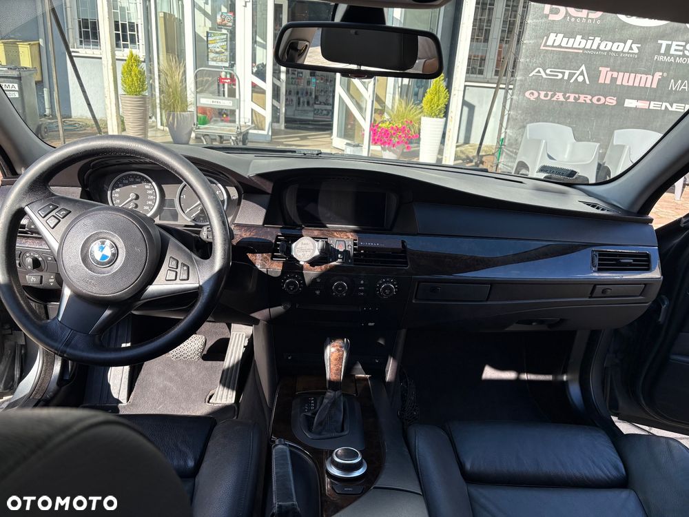 BMW Seria 5 525d - 17