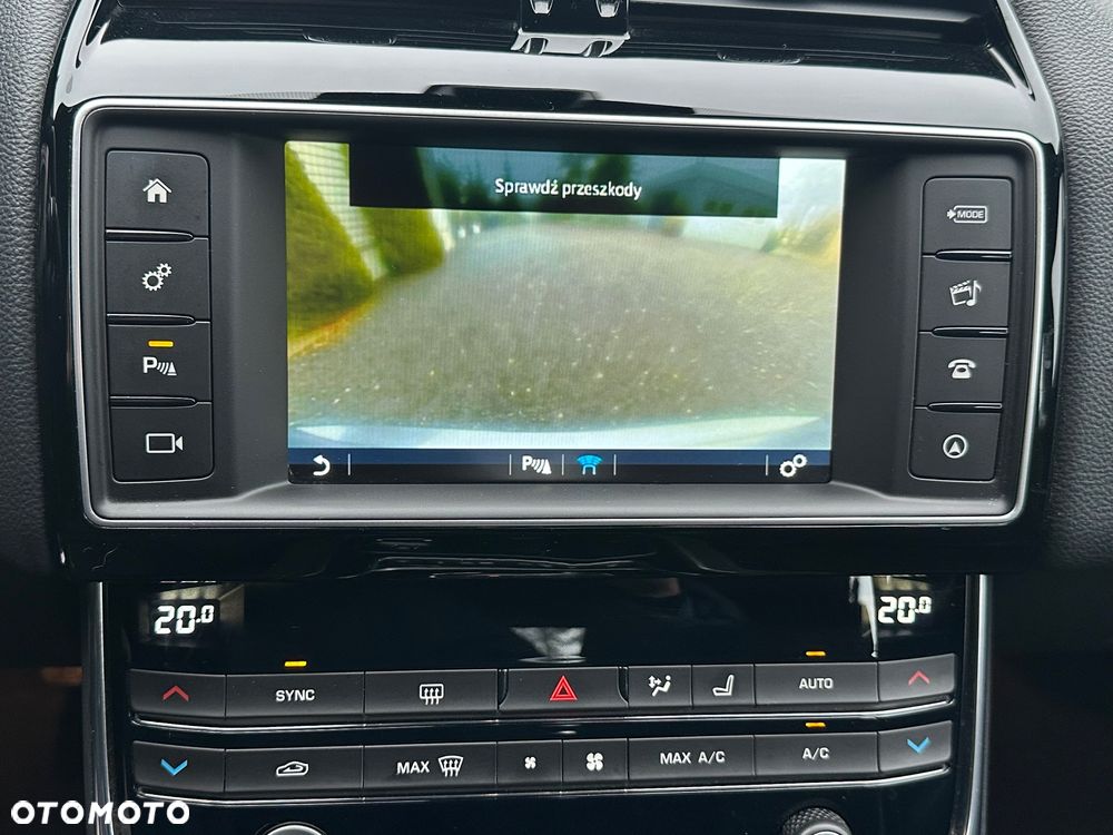 Jaguar XE 20d R-Sport - 19