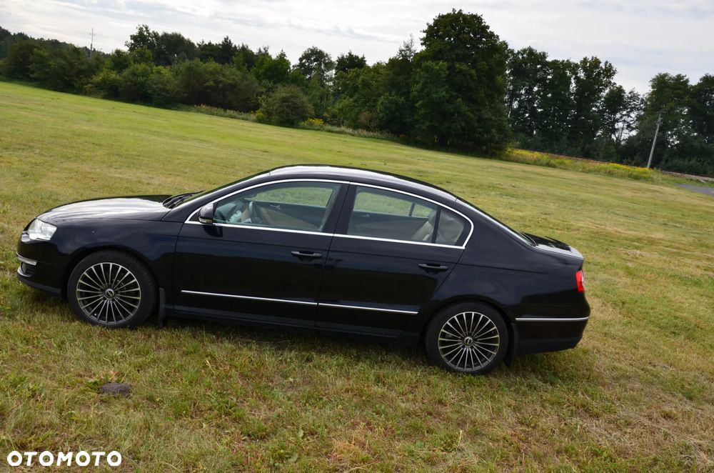 Volkswagen Passat 2.0 TDI DPF Highline - 9