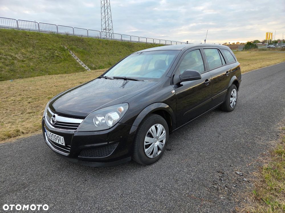 Opel Astra 2010 photo 2