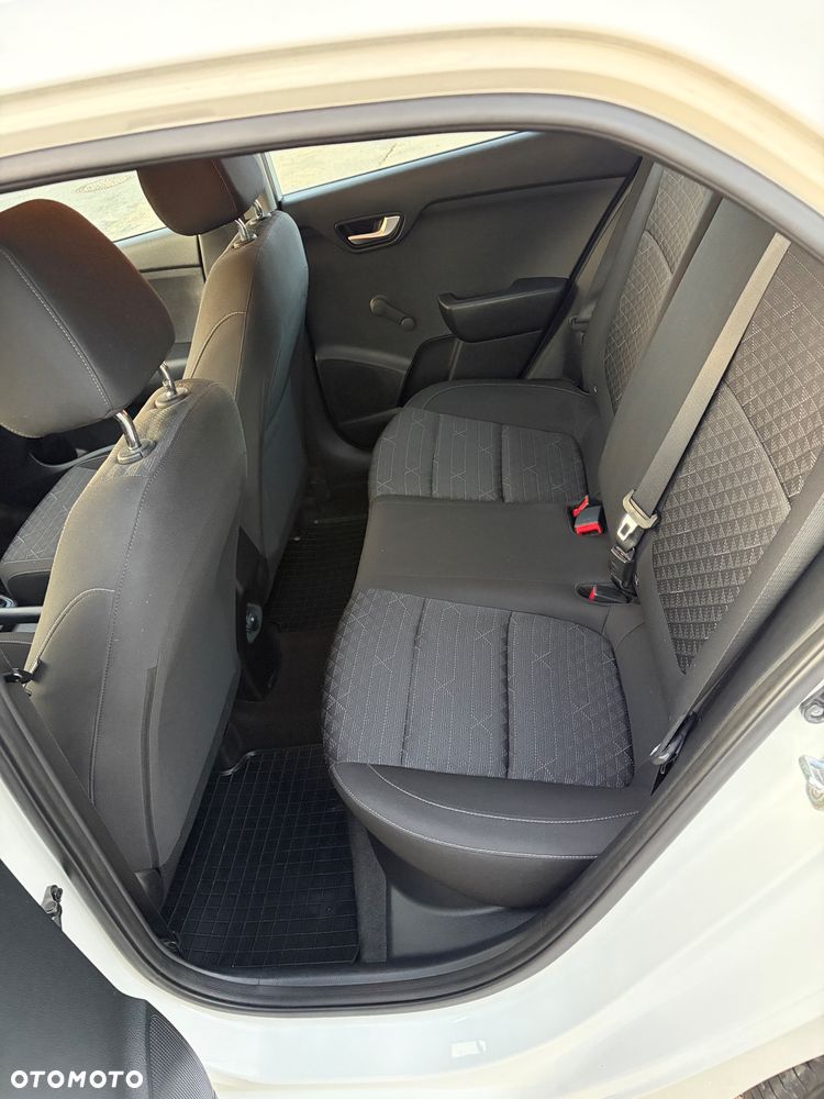 Kia Rio 1.2 L - 19