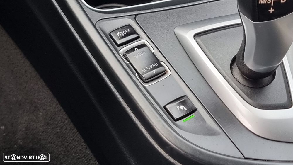 BMW 318 d Touring Auto - 12