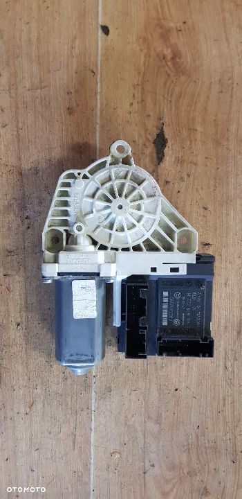 VOLKSWAGEN PASSAT B6 SILNICZEK PODNOSZENIA SZYB PRAWY PRZÓD 1K0959792M - 2