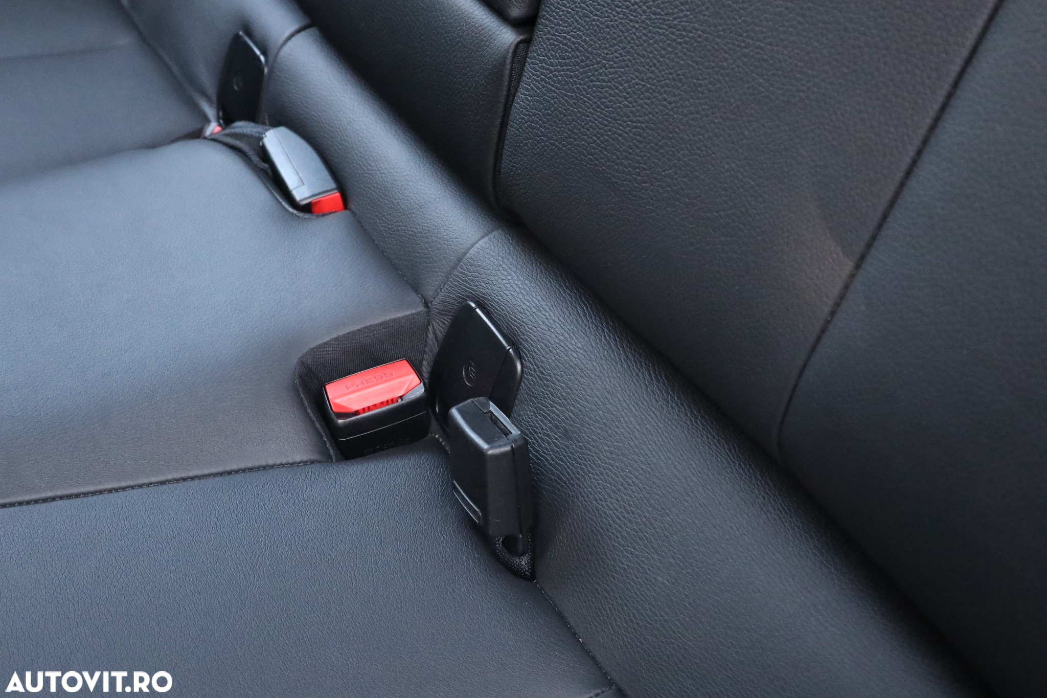 BMW Seria 3 320i Aut. Sport Line - 28