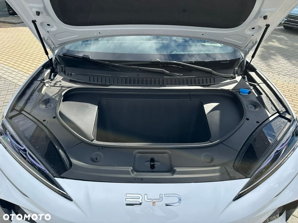 BYD Sealion 7 - 13