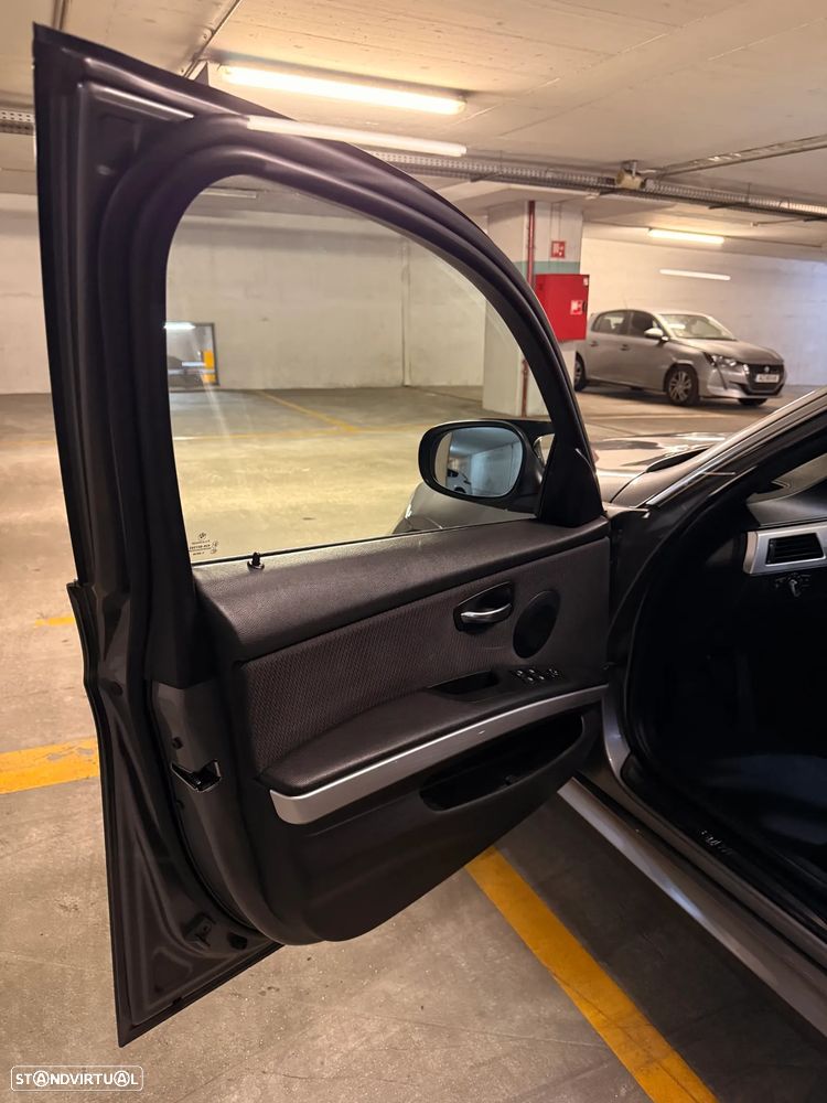 BMW 318 d - 16