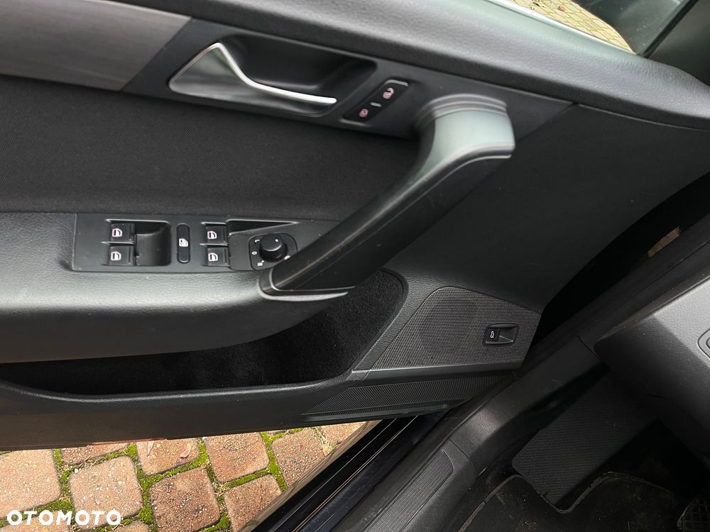 Volkswagen Passat Variant 2.0 TDI BlueMotion Technology DPF Comfortline - 25