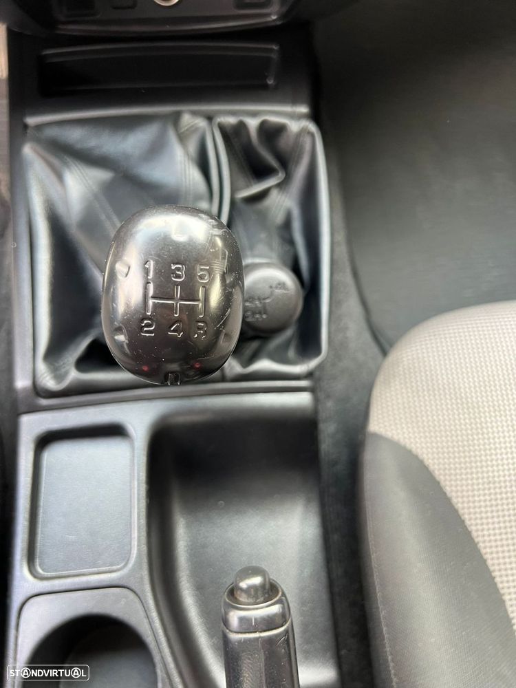 Mitsubishi L200 2.5 DI-D Club Invite AC 3L 4WD - 11