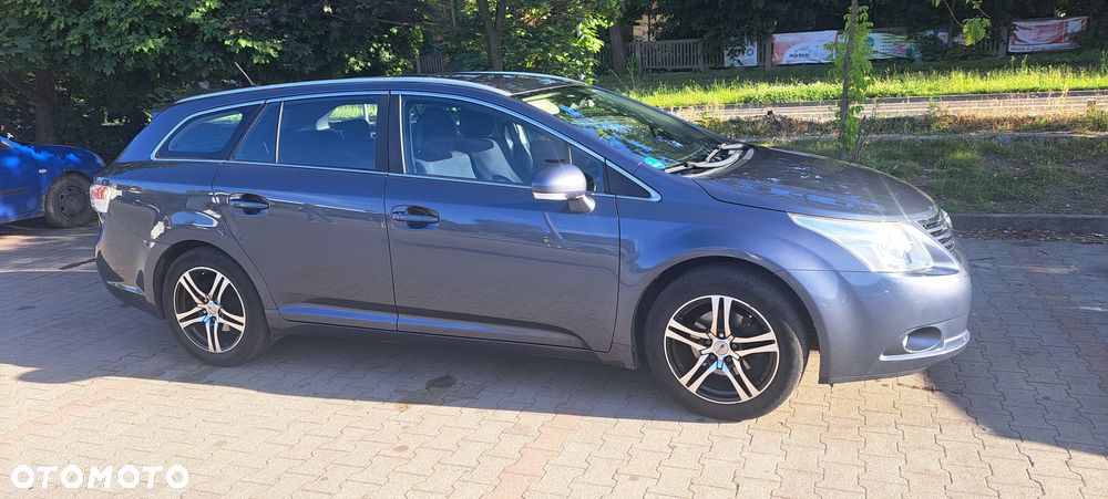 Toyota Avensis 1.8 Luna - 1